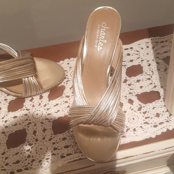 NEW CHARLES DAVID sandals - Picture 4 of 5